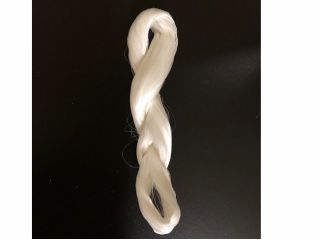 座繰り器で巻き取った糸をまとめたところです。