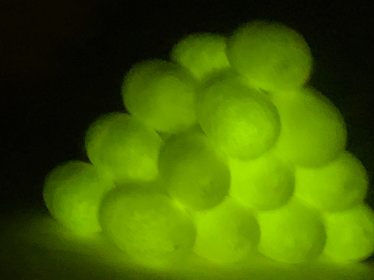 ��������̖����g���āu���̃s���~�b�h�v���I���R�ɕ��ׂĎB�e�ł��܂��B�i�����̃A�[�g�͎B�e�p�ł��j