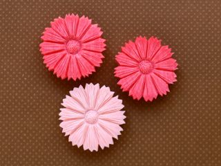 【簡単なコスモス】石鹸のコスモスを彫りながら、カービングナイフの基本的な使い方も覚えましょう