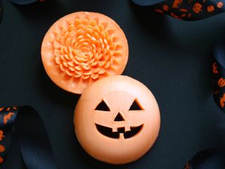 【簡単なハロウィン】お家に飾って、プレゼントして、いろいろに楽しめる石けんのジャック・オ・ランタン。カービングの基本動作も覚えられます