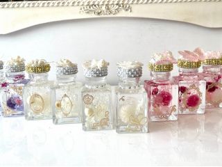 キャップにもデコって、可愛らしくしてね。(小ボトル1500円)