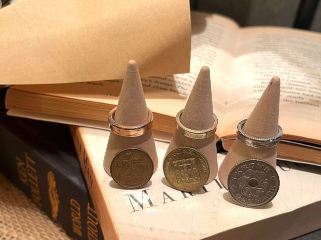 RC̐F3F܂B܂ARC{͋̕CyށuvAousJsJvAo[i[tutHvƗlXȎdグIђ܂B