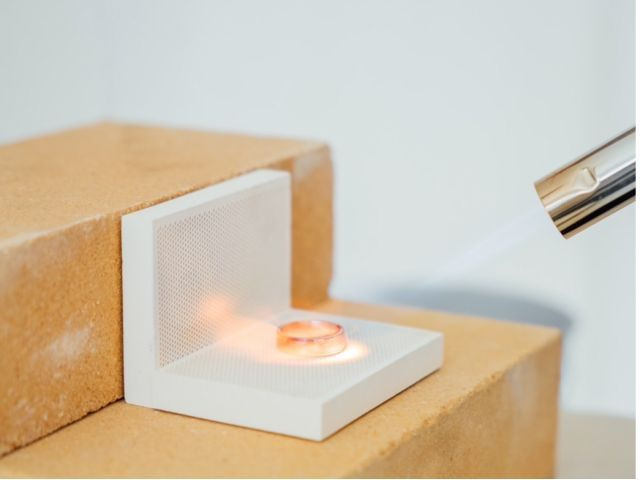 tH̍ƍHłBre[WȃfUCɎdオ̂ŒjɐlC܂Bo[i[ĝȕ̓X^btsƂ\ł