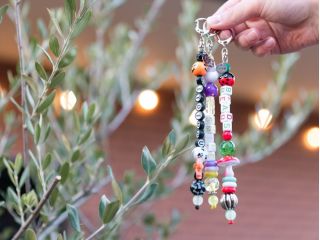 \たくさんのビーズの中からお好みのビーズを選んでつくる世界にひとつのチャーム♪/愛犬の名入り!