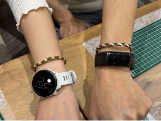 実際の完成イメージです♪好きな色を組み合わせて編んでいきます♪チャームはお好みで♪