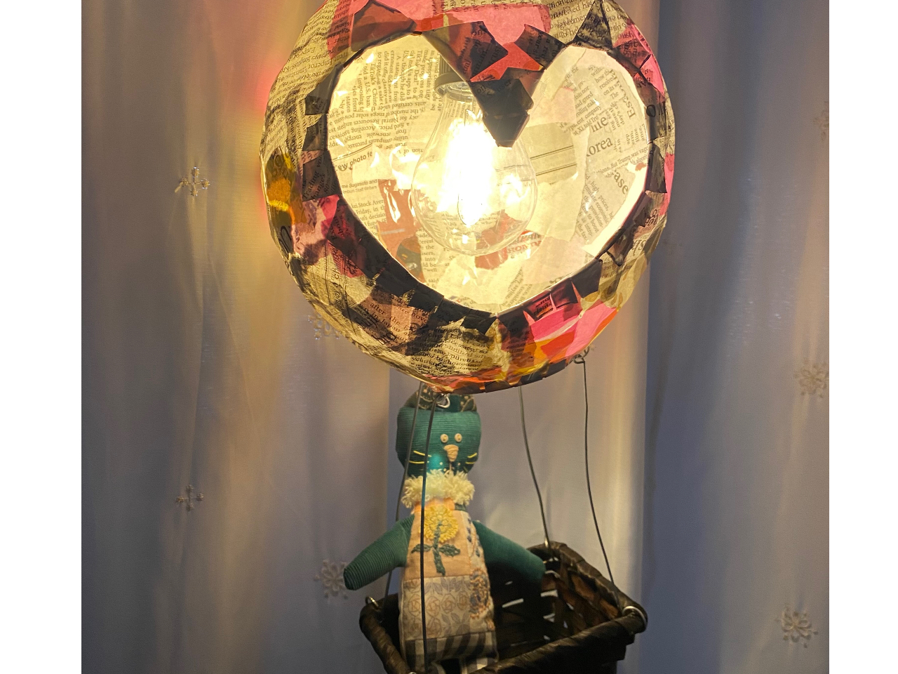 ʂ݂ɍ킹āAJSɕtj̒Rɍ܂BsN̐F瓧ЂsNFB