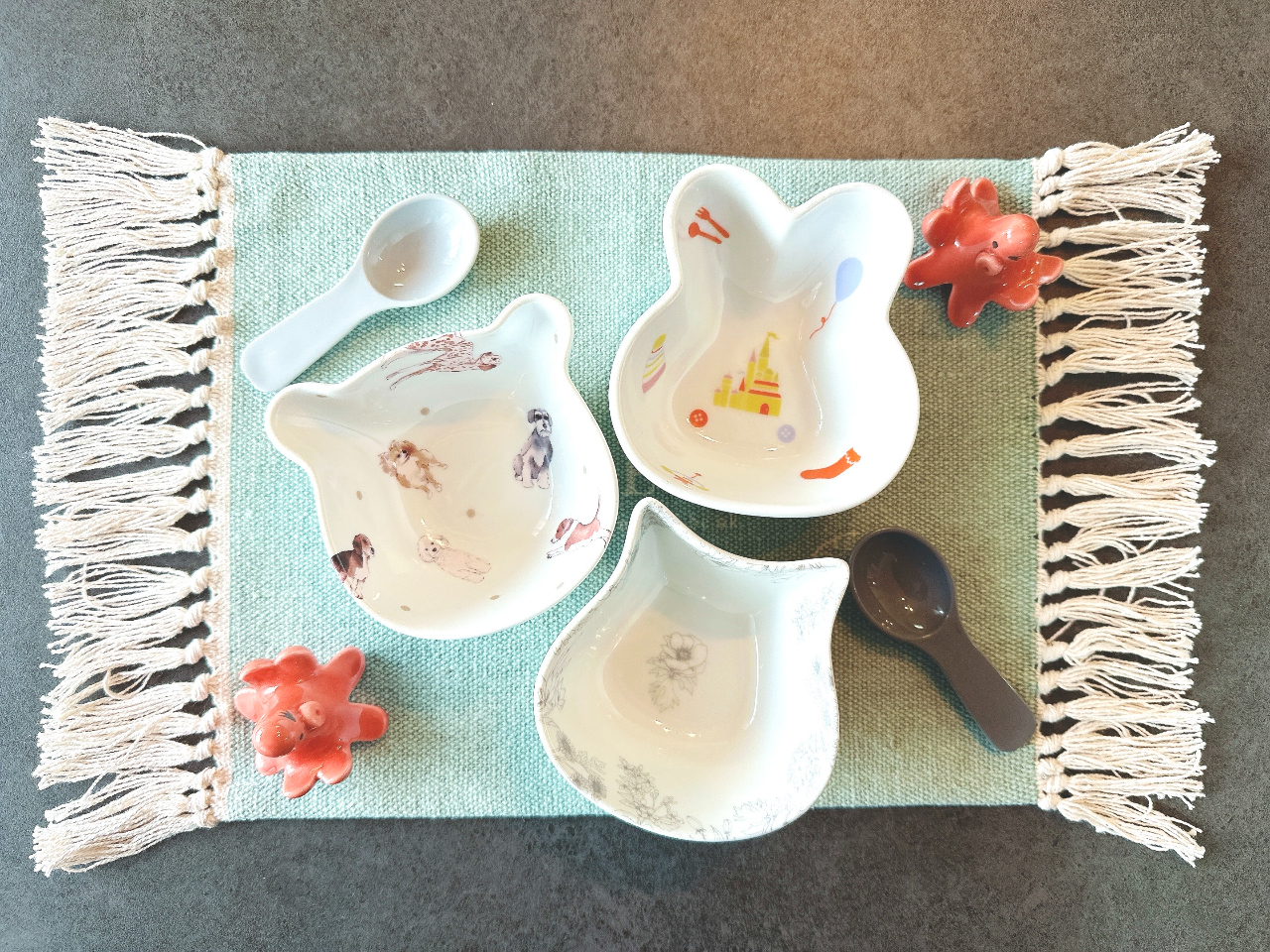 ��l�C���q���܌����̐H��I�e�q�ňꏏ�ɍ������A�����O�����ăv���[���g�ɂ��B