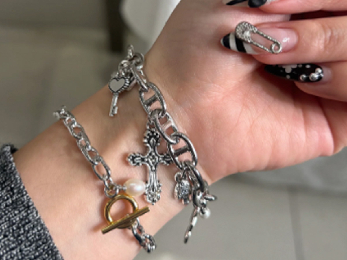 �`�F�[���A�`���[���A�p�[���A������D���ɂ��I�т��������܂��B�����̃T�C�Y�ɍ��킹�����E�ň�����̃A�N�Z�T���[�����܂��񂩁H�N���X�}�X�v���[���g�Ƃ��Ă��I