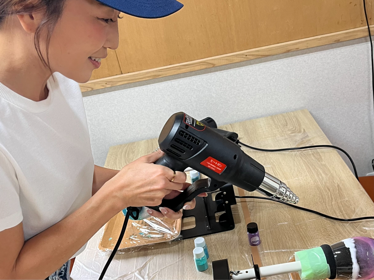 �q�[�g�K���Ƃ�����ނ��g���ăO���X�̏�̃��W���ɕ��𓖂Ă܂��B�R�R���O���X���W���A�[�g�̎R��I�������Ǌy�����u�Ԃł��B