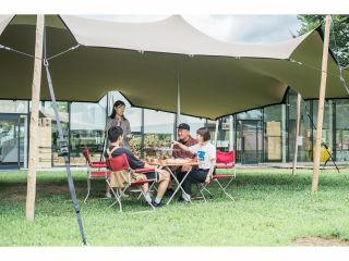 Snow Peak Headquarters Campfieldの大型タープで快適BBQ