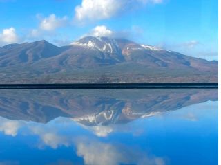 当ホテル自慢の温泉から見える浅間山