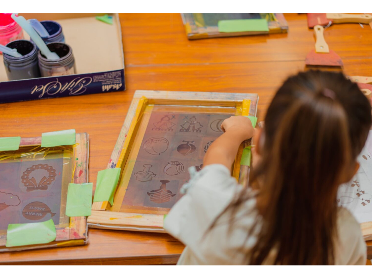 ���F�Ɏg���G���I�с�