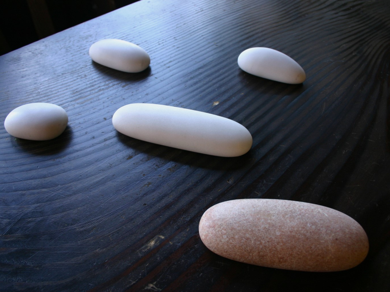 �_��̏㗬�ɂ������΂��������Ԃ������ĊC�݂ɂ��ǂ蒅�������ɂ́A�΂͊p�����Ă܂��邢�`�ɂȂ��Ă��܂��B���ꂪ�΂𖁂��Ƃ������Ƃł��I�^