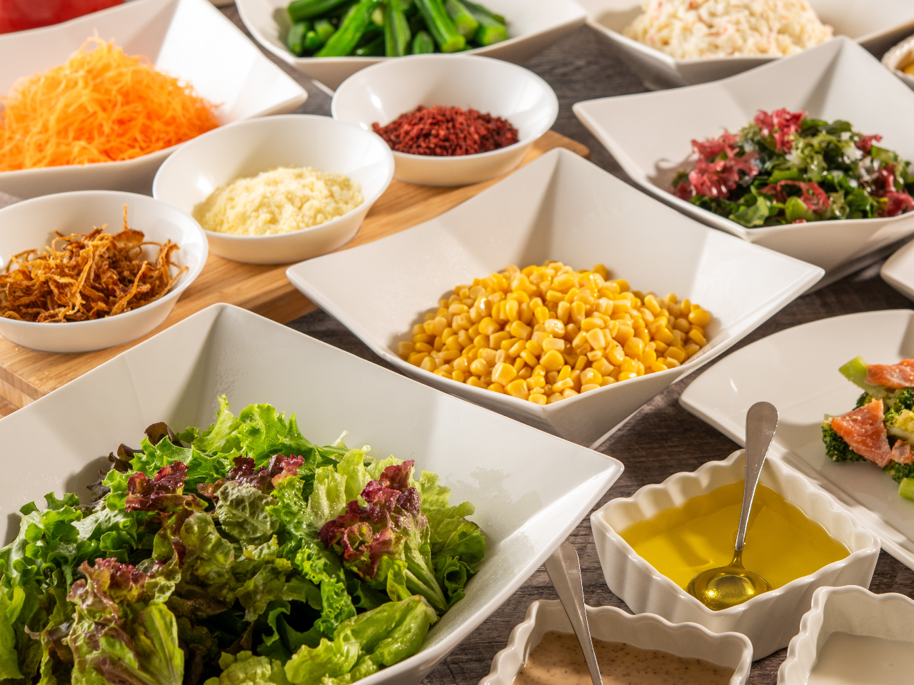 ���C�����������I�ђ����ƁA�T���_�A�p���E���C�X�A�X�[�v�A�f�U�[�g�A�R�[�q�[���̃r���b�t�F���t�������ȃ����`�ł��B�N�₩�ȃr���b�t�F�I�������S���喞����