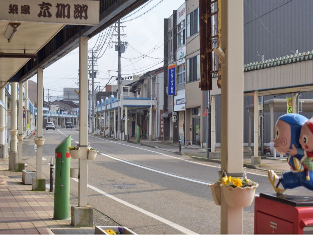 【氷見で街歩きツアー♪】歴史ある老舗店から最近オープンの新しいお店まで自由に選べ...