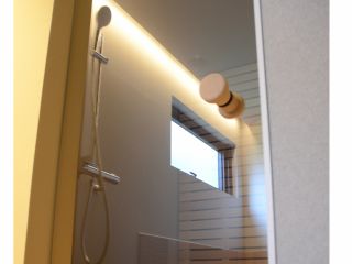 女性も嬉しいリファシャワーヘッドやアメニティも充実。清潔で落ち着くプライベートサウナです