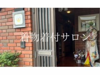 写真には有りませんが鍵屋の紫色の垂れ幕が出てます