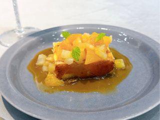 カフェスタイルで楽しむパーマネントジュエリー。夏らしいパルフェとノンアルコールスパークリングをご用意しています。