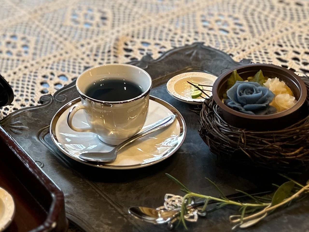 �_SNS�f�����^���񂱂Ȃ�ł͂̎������������A�Ԃт�̏d�Ȃ��F�̃O���f�[�V�������ɂ������