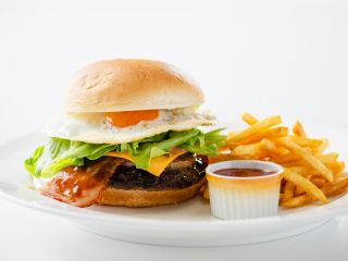 【佐世保バーガーセット¥3,000】新登場!当ホテルよりオリジナルの佐世保バーガーが誕生♪レモンステーキをベースとしたオリジナルソースをご堪能ください