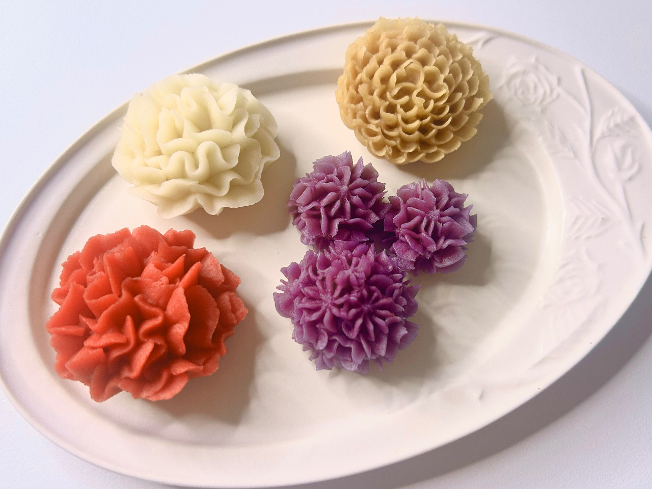 �S��ނ̂��Ԃ��i��܂��B�i�G�߂ɂ���Ă��Ԃ̎�ނ�J���[���ς��܂��j