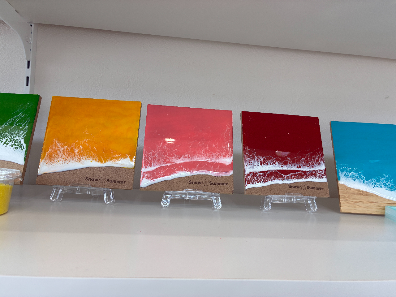 �D���ȐF�ō��O���f�[�V�����C�f�U�C���̃��W���R�[�X�^�[