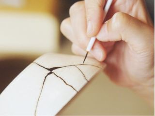 ひとつひとつのひびが、世界にひとつだけの表情に。