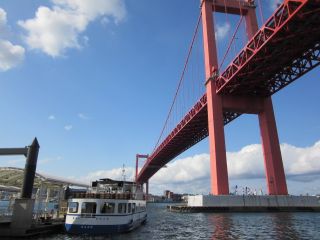 小さな旅のはじまりは、渡船に自転車を載せて。