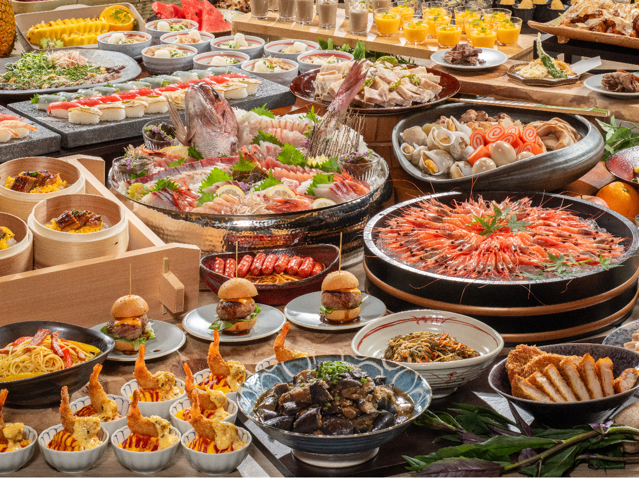 【日帰り贅沢旅】【夕食17:00~19:00】80種の豪華バイキングと名湯を満喫...