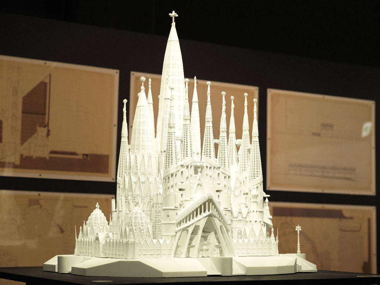 �K�E�f�B�v��100�N�������� NAKED meets �K�E�f�B�W�y���z�̎ʐ^4