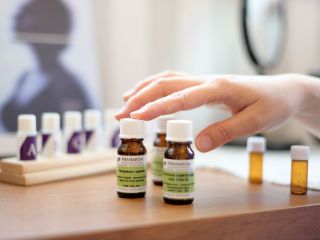 嗅覚反応分析(香りを使った心と体の分析)と今のあなたにピッタリの香りを使った香水作り体験です。