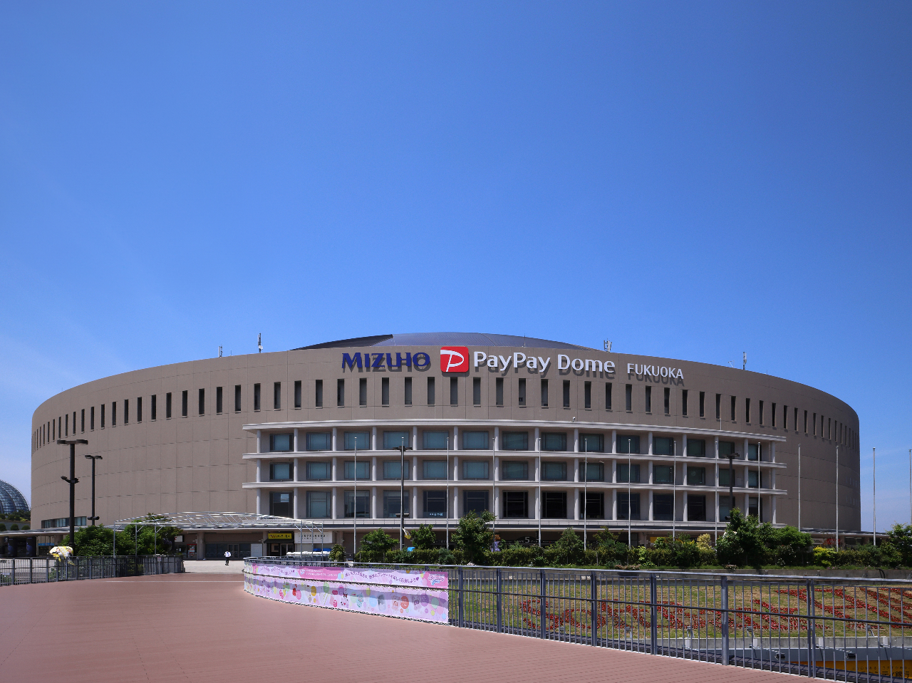 ���l�����k��15���B�������C�x���g�J�Ó��ɂ͔����w��V�_���璼�s�Վ��o�X���^�s����܂��B