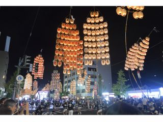 店舗は竿燈競技会場すぐ近く。店舗前からも見ることができます。