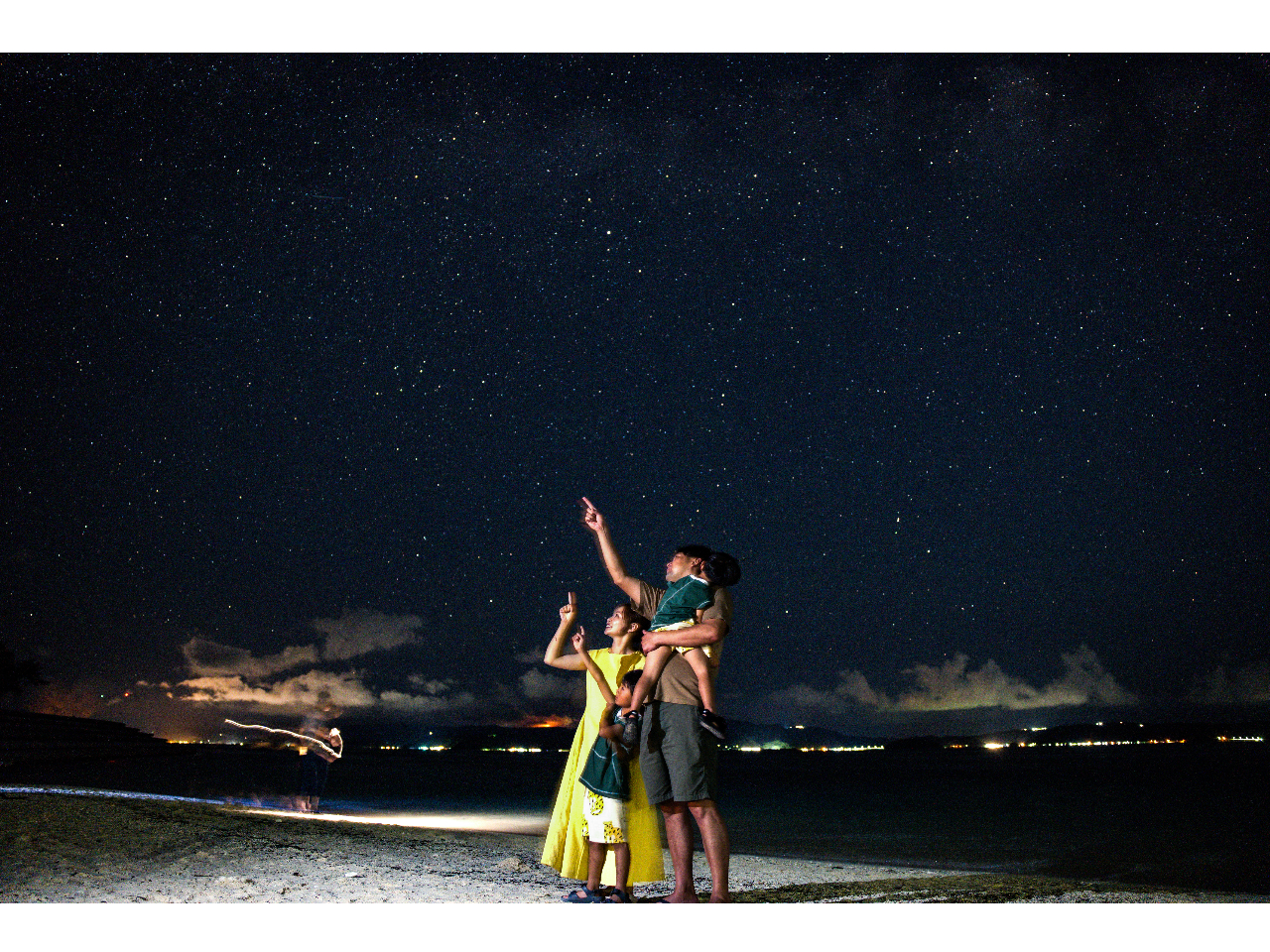 ����B�e�ɐ��ʂ�������J�����}�����A���V�̐���w�i�ɓ��ʂȋL�O�t�H�g���B�e���܂��B���̎v���o���u���̏����v�ł͂Ȃ��A���Ԃ��邩�����Ŏc��A�������ꖇ�̎ʐ^�ɁB