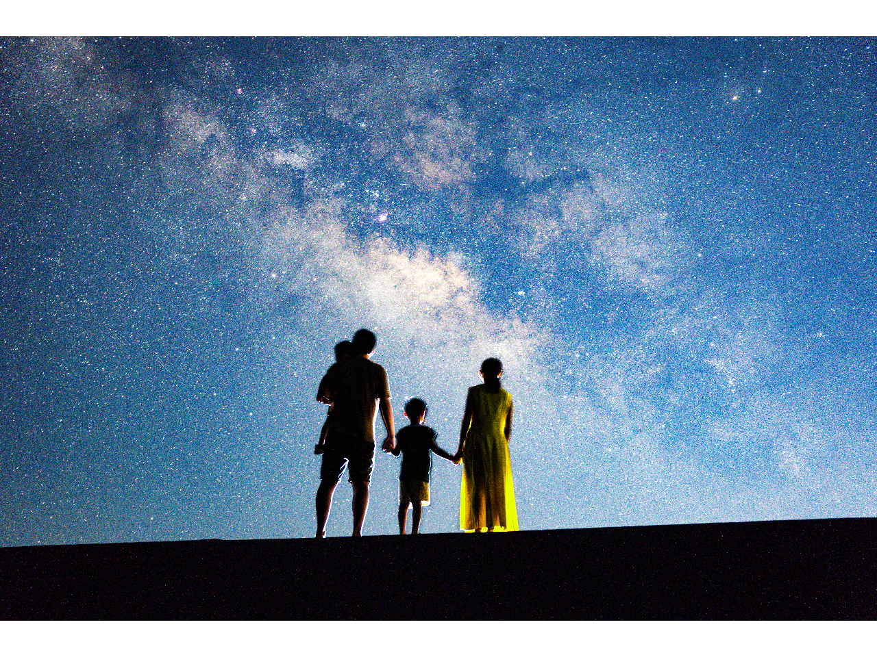 �V�̐��w�i�ɁA�L�O�t�H�g�B�e�@