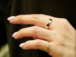 存在感と、ささやかさをひとつの手元に