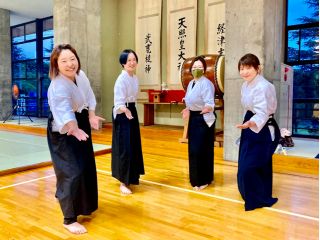 \古武道は、米沢藩御守組(上杉謙信公の神事に同行し、藩主や上杉一族を直接守護する修験道の心得がある武士組織)が使った棒術を主に学べます/