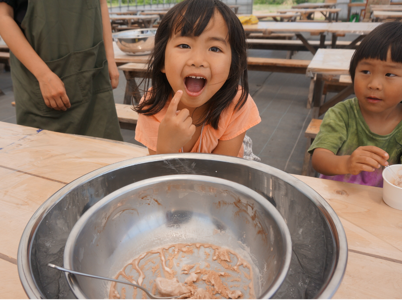 【北海道ミルク使用】アイスクリーム手作り体験|お子様OK◎ニセコの大自然!作りた...