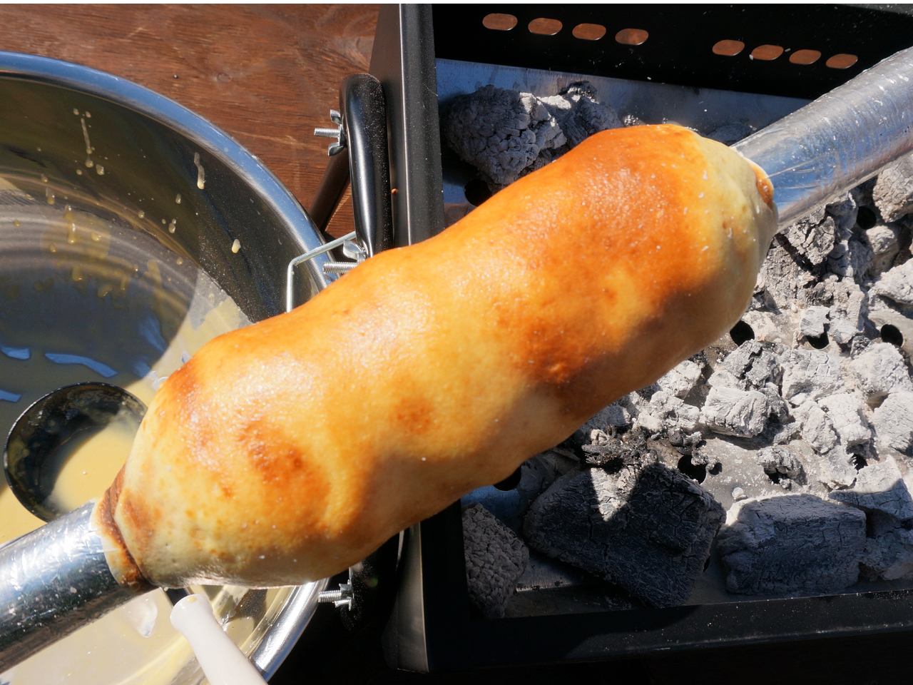 【北海道ミルク使用】炭火焼バウムクーヘン作り体験 ◎ニセコの大自然!炭火で焼き上...