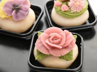 和菓子職人に教わりながら、季節のアート和菓子作りに挑戦!