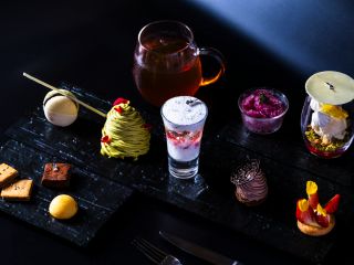 10種類の華やかに盛り付けれたワンハンドスイーツは見た目も味も本格的で、特別な時間をお過ごしいただけます。