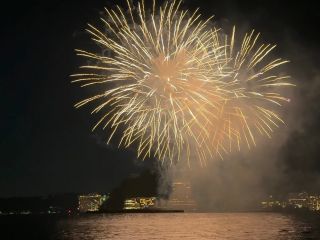 海から花火を間近で見る特別体験