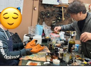 ご自身の想像した色合いにより近付けるよう職人がマンツーマンでレクチャーします!