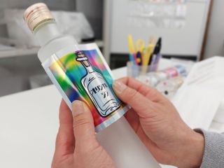 【世界に1本のお酒を♪】いちごやレモンなど数種類のお酒を自分好みに調整しながら“世界に一つだけのクラフトジン”をつくる 特別な時間が過ごせます♪