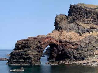 通天橋\荒波が削り出した壮大な景観が広がる国賀海岸/