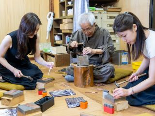 職人がしっかりサポートいたしますので女性の方も安心して体験いただけます。