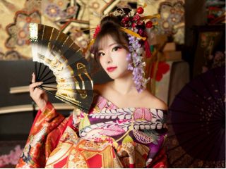 色味・質感・肌の美しさを丁寧に整え、 統一感のある上品な仕上がりに。