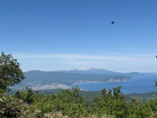 山頂からは余市の町から積丹半島へと続く海岸線が一望です!
