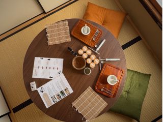 天然の香原料を使い、自分好みに香りを調合する時間は、 旅の中でも特別なひとときに。 完成したお香は、あなただけの“和の香り”としてお持ち帰りいただけます。