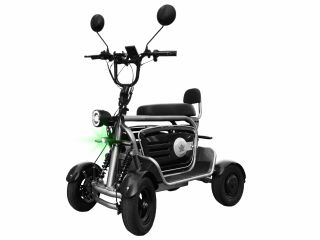 ELEMOs REBORNは、16歳以上なら運転免許なしで乗れる電動4輪モビリティです。四輪ならではの安定感があり、初めての方でも比較的安心して楽しめるのが魅力